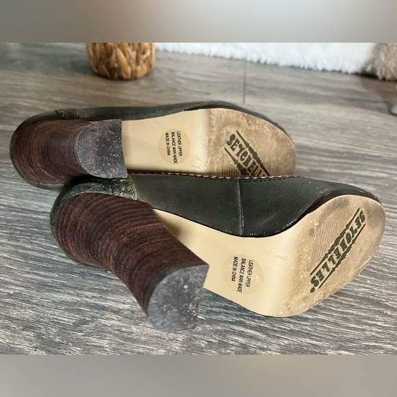 Seychelles Picture Perfect distressed stacked heels in Olive leather. Size 7 - Picture 6 of 10